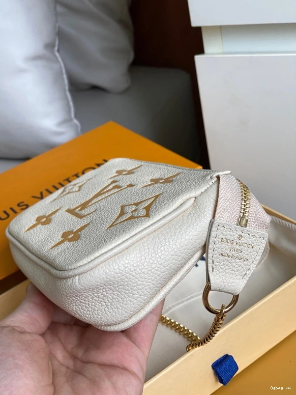 POCHETTE ACCESSOIRES VUITTON MINI LOUIS 0726